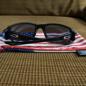 Oakley SI Gascan Flag Black Frame Gray Lens